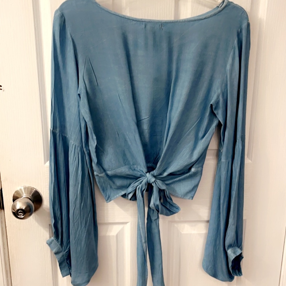 New lightweight light blue top